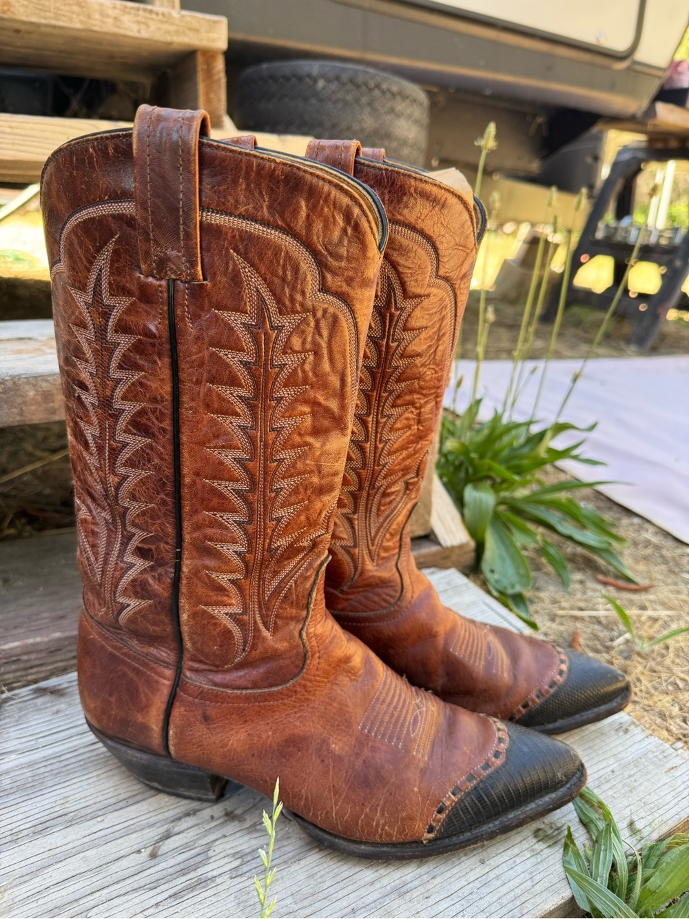 Vintage Tony Lama Brown Leather Western Cowboy Boots with Black Toe - Picture 4 of 9